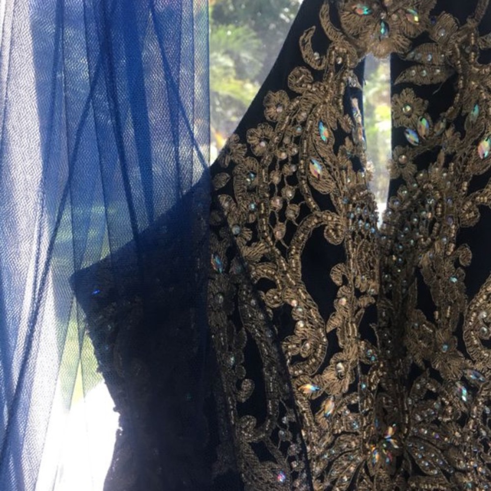 Dress - Picture 5 of 8